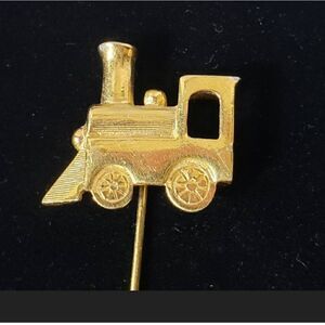 VINTAGE TRIFARI Goldtone Train Locomotive Stick Pin